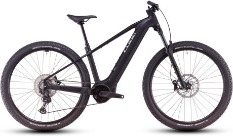 Das CUBE REACTION HYBRID RACE 800, Modelljahr 2025, in der Farbe black´n´metal bei Hilmers in Freiburg