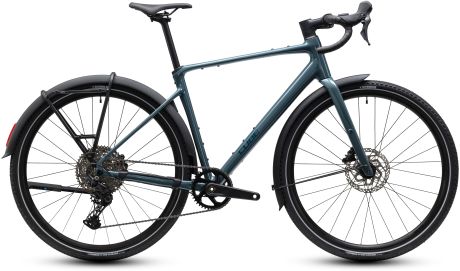 Das Nuroad Pro FE von Cube, Modelljahr 2027, in der Farbe taiga´n´blue.