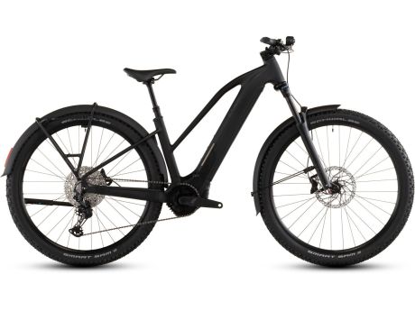 Das Reaction Hybrid Pro 800 FE von Cube mit Trapez-Rahmen, Modelljahr 2026, in der Farbe black