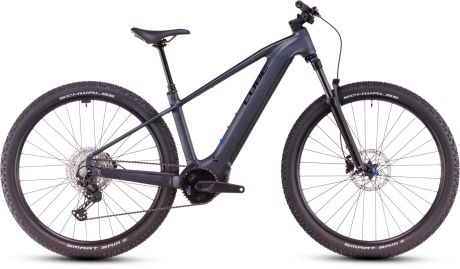 Das CUBE REACTION HYBRID PRO 800, Modelljahr 2025, in der Farbe metallicgrey